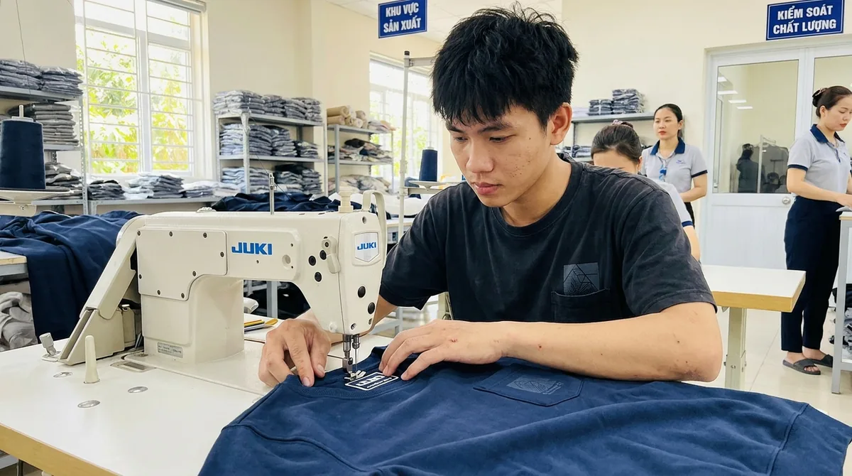 đặt áo in hình theo yêu cầu
